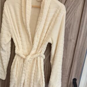 Elegant Cream Women's Plush Robe
